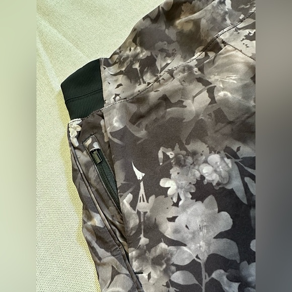 Athleta Brooklyn Printed Shorts New - Picture 9 of 9